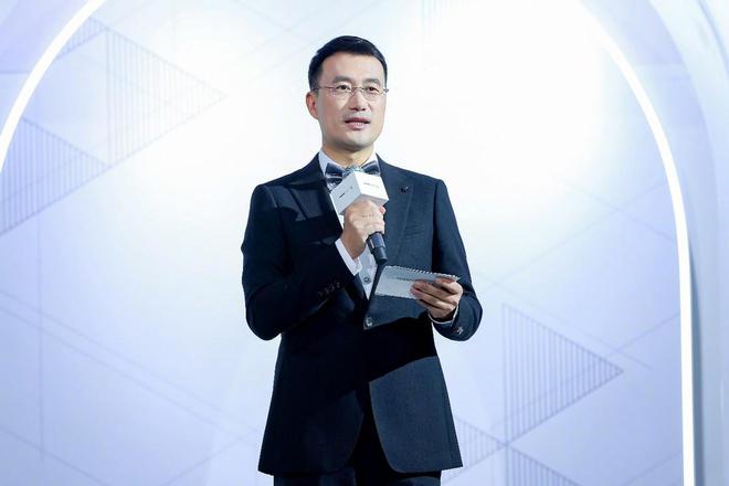 华为何刚：Pura代表追求极致设计美学与极致影像实力(图2)