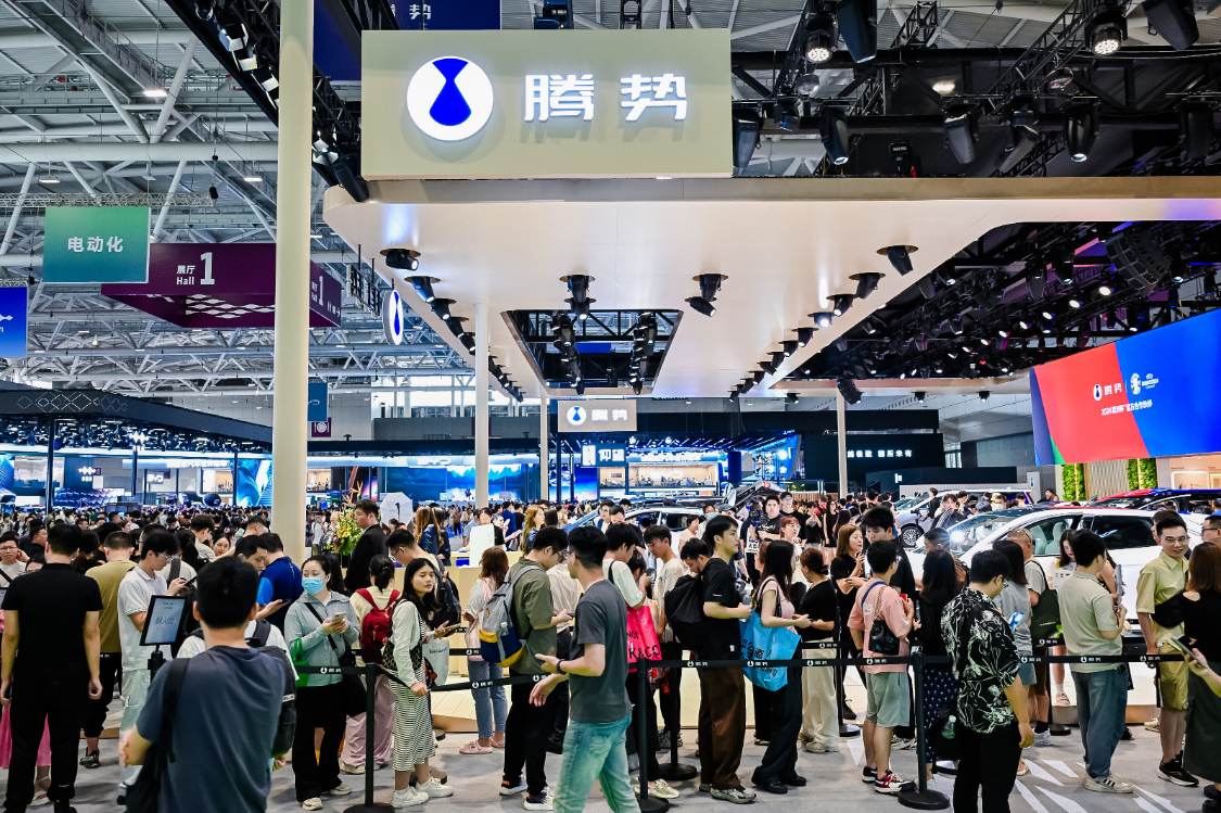 腾势登陆2024粤港澳大湾区车展腾势Z9GT华南首秀!展台成打卡点(图6) 腾势登陆2024粤港澳大湾区车展腾势Z9GT华南首秀!展台成打卡点(图6)