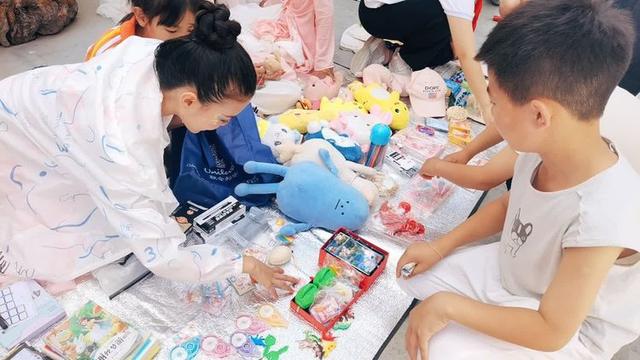 灞桥区赵庄小学小葵花义卖活动(图2)