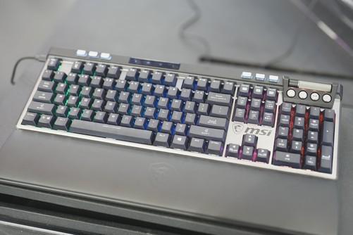 微星携众多新品亮相Computex2024 黄仁勋亲临展台签名留念!(图5) 微星携众多新品亮相Computex2024 黄仁勋亲临展台签名留念!(图5)