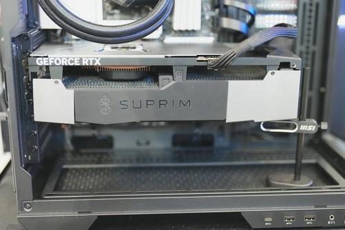 微星携众多新品亮相Computex2024 黄仁勋亲临展台签名留念!(图3) 微星携众多新品亮相Computex2024 黄仁勋亲临展台签名留念!(图3)