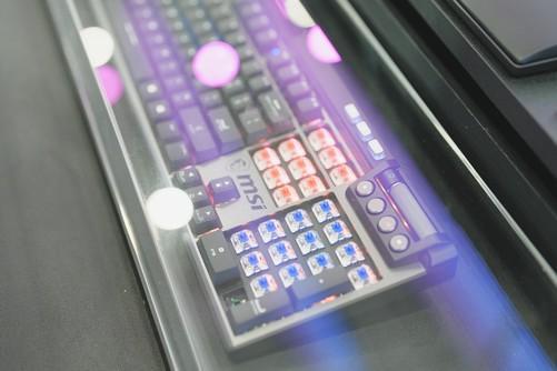 微星携众多新品亮相Computex2024 黄仁勋亲临展台签名留念!(图6) 微星携众多新品亮相Computex2024 黄仁勋亲临展台签名留念!(图6)