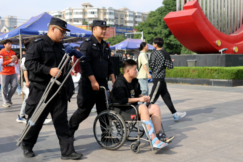 颍上:2024年高考开考8868名学子奔赴考场(图2) 颍上:2024年高考开考8868名学子奔赴考场(图2)