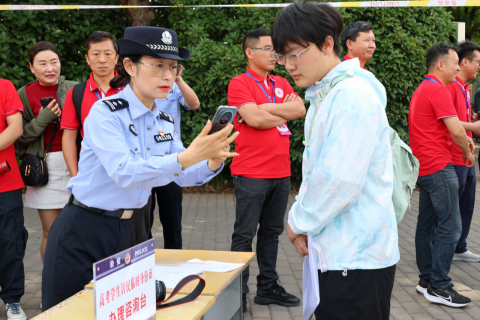 颍上:2024年高考开考8868名学子奔赴考场(图4) 颍上:2024年高考开考8868名学子奔赴考场(图4)