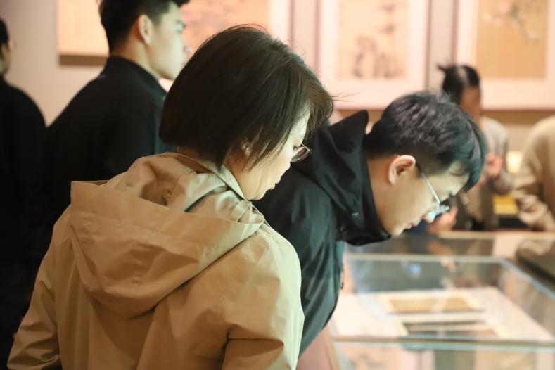 赓续中华文脉 坚定文化自信 ——文学院组织师生赴中国国家版本馆中央总馆实地研学(图2) 赓续中华文脉 坚定文化自信 ——文学院组织师生赴中国国家版本馆中央总馆实地研学(图2)