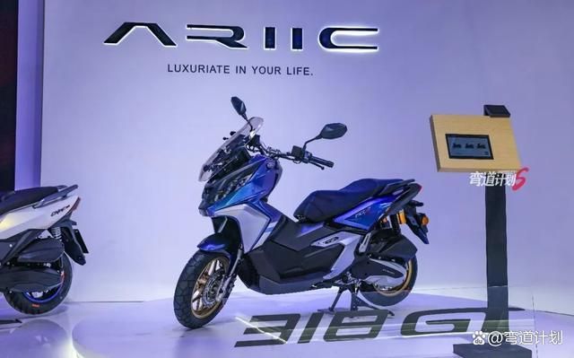 2024中国摩博会丨力刻展台318GT向远方出发