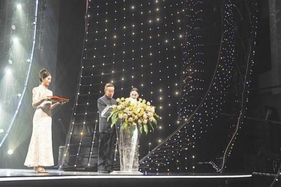 汇聚金融力量、助力打造电影之城 厦门金圆集团连续六年独家合作支持“点亮金鸡”活动