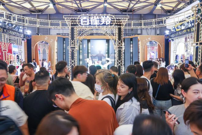 拿捏这届年轻人“痒点”百雀羚赢麻了 丨 看见价值