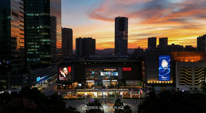 华贸天地Let′s lightup生活有光以光为笔绘就大湾区时尚新征程