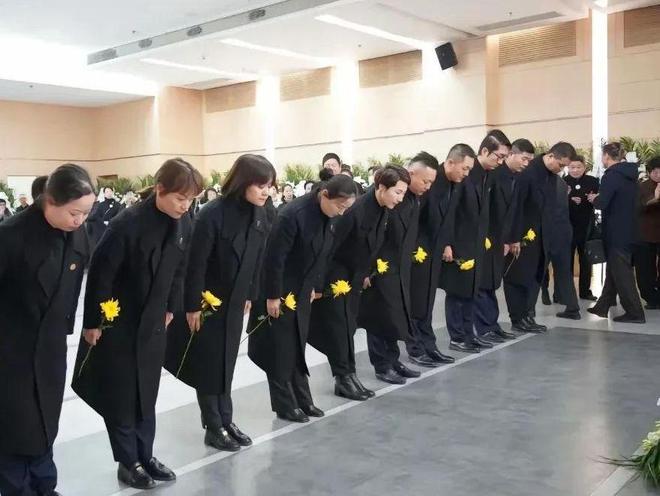 童祥苓追悼会低调举行300余人到场送别朱总理为老友送上花圈