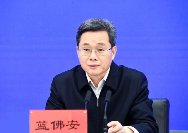 财政部研究布置2025年重点任务：提高财政赤字率安排更大规模政府债券